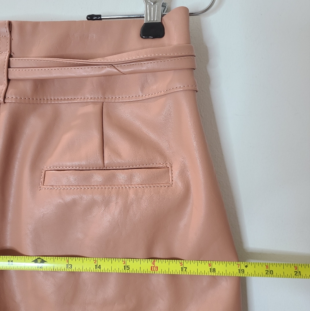 Blank NYC Chelsea Tapered & Cropped Faux Leather Pants Sz 25 - Picture 10 of 12